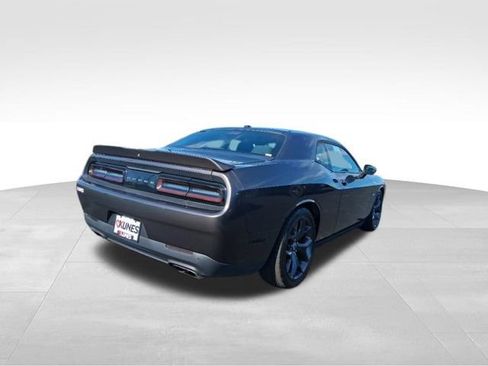 Used 2019 Dodge Challenger R/T RWD image 9
