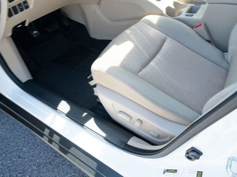 Used 2020 Nissan Rogue SV FWD image 28
