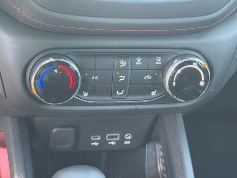 Used 2023 Chevrolet TrailBlazer RS AWD/4WD image 30
