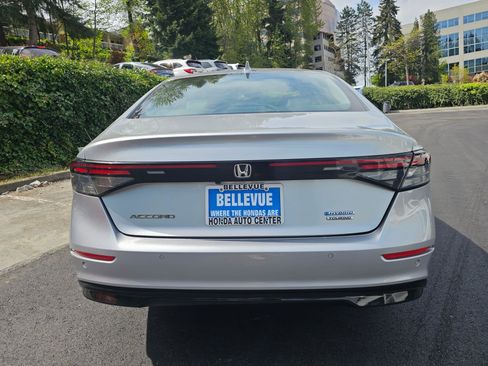 Used 2024 Honda Accord Touring image 6