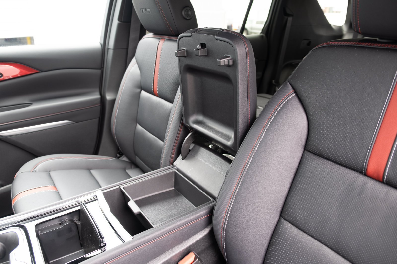 New 2026 Chevrolet Traverse RS w/ LPO, Floor Liner Package AWD/4WD image 9