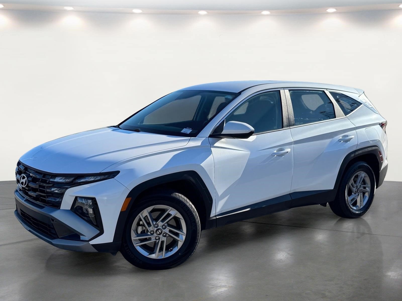 Certified 2025 Hyundai Tucson SE FWD image 1