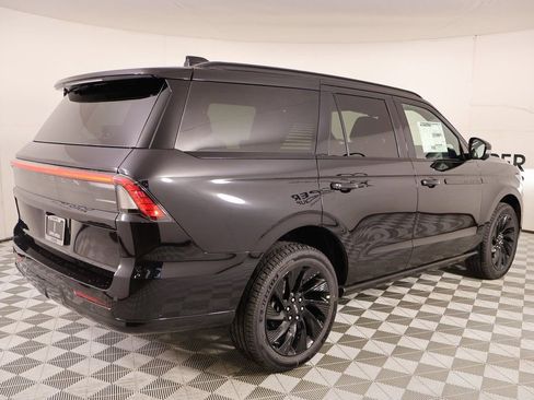 New 2025 Lincoln Navigator Reserve w/ Jet Appearance Package image 22