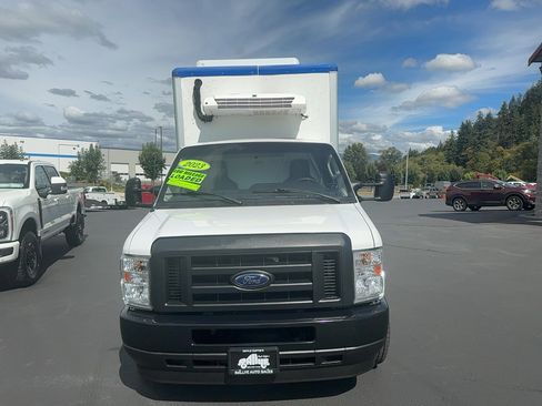 Used 2023 Ford E-350 and Econoline 350 Super Duty w/ Power Windows & Locks Group RWD image 3