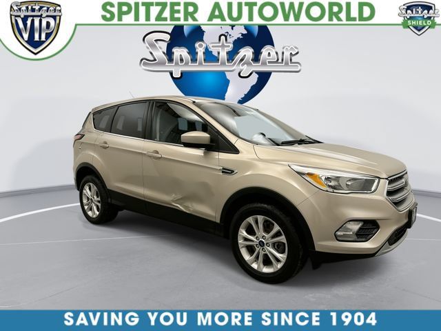 Used 2017 Ford Escape SE w/ SE Cold Weather Package AWD/4WD image 3