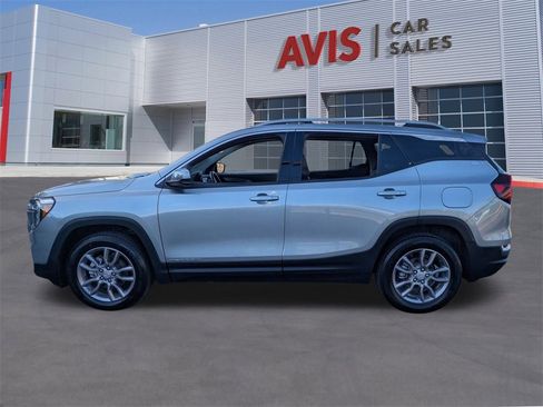 Used 2024 GMC Terrain SLT image 10