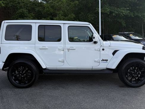 Used 2021 Jeep Wrangler Unlimited Sahara AWD/4WD image 19