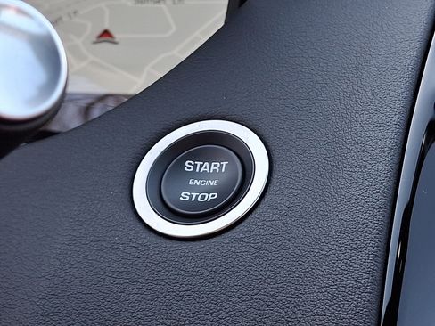 Certified 2024 Jaguar E-PACE R-Dynamic SE image 27