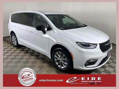 New 2026 Chrysler Pacifica Select