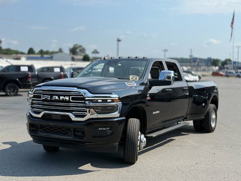 Used 2025 RAM 3500 Laramie AWD/4WD image 3