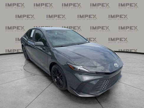 Used 2025 Toyota Camry SE AWD/4WD image 7