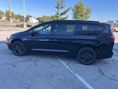 New 2026 Chrysler Pacifica Select image 19