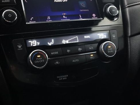 Used 2018 Nissan Rogue SV image 19