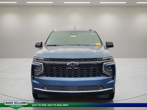 Used 2026 Chevrolet Suburban Premier AWD/4WD image 9