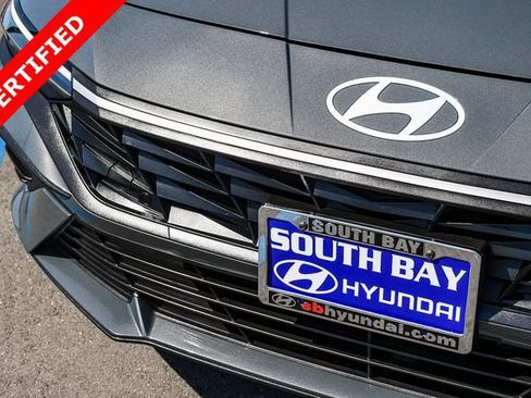 Used 2025 Hyundai Elantra Hybrid FWD image 11