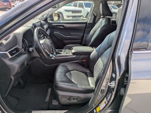 Certified 2022 Toyota Highlander Limited image 10