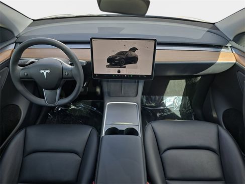 Used 2023 Tesla Model Y Long Range image 10