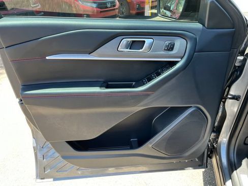 Used 2025 Ford Explorer ST-Line w/ Premium Package RWD image 6