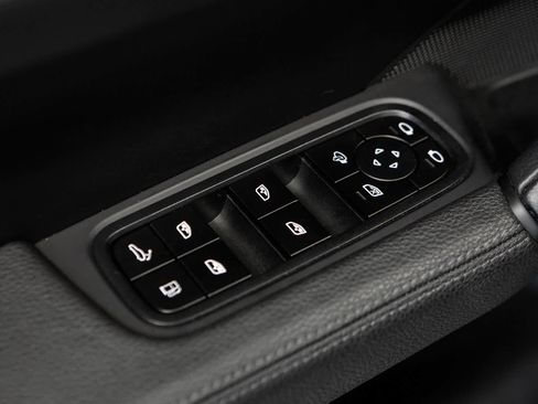 Certified 2024 Porsche Cayenne Coupe AWD/4WD image 20