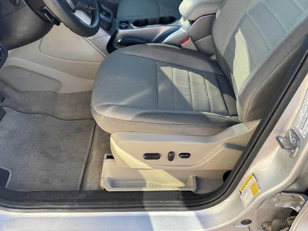 Used 2015 Ford Escape SE w/ Equipment Group 201A AWD/4WD image 6
