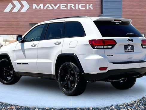 Used 2020 Jeep Grand Cherokee Laredo AWD/4WD image 4