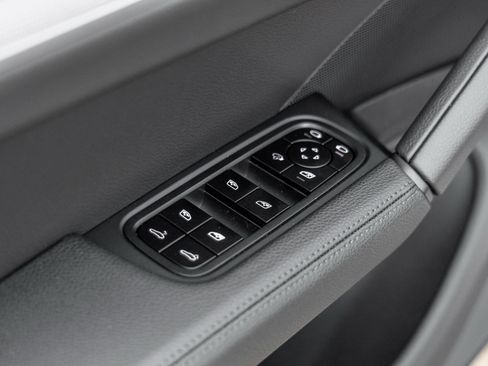 Certified 2025 Porsche Cayenne image 20