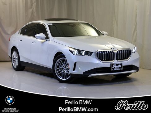 Used 2024 BMW 530i xDrive image 1