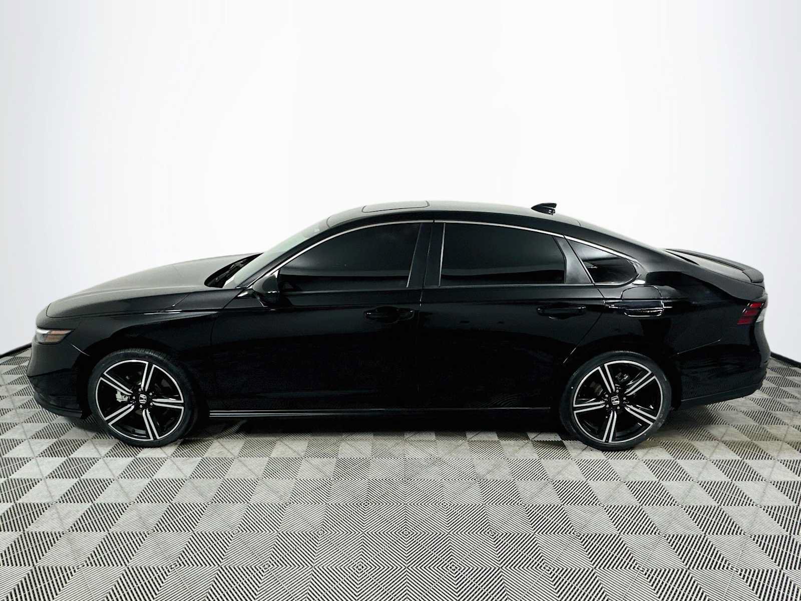 Used 2023 Honda Accord Sport image 4