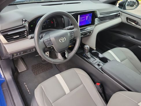 Certified 2025 Toyota Camry SE w/ Convenience Package image 11