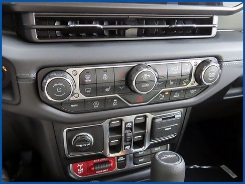 New 2026 Jeep Gladiator Mojave image 16