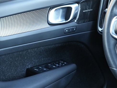 Used 2021 Volvo XC40 T5 R-Design image 20