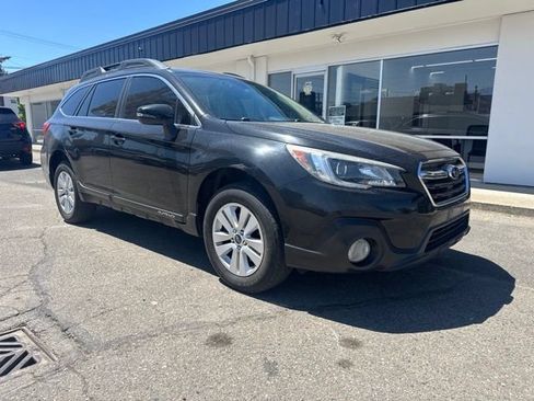 Used 2018 Subaru Outback 2.5i Premium AWD/4WD image 3