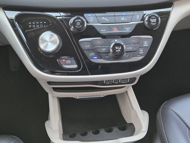Certified 2023 Chrysler Pacifica Touring-L FWD image 18