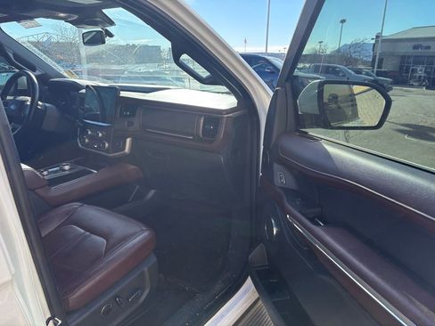 Used 2022 Ford Expedition Max Limited image 25