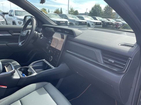 Used 2026 GMC Terrain AT4 w/ Technology Package II image 30