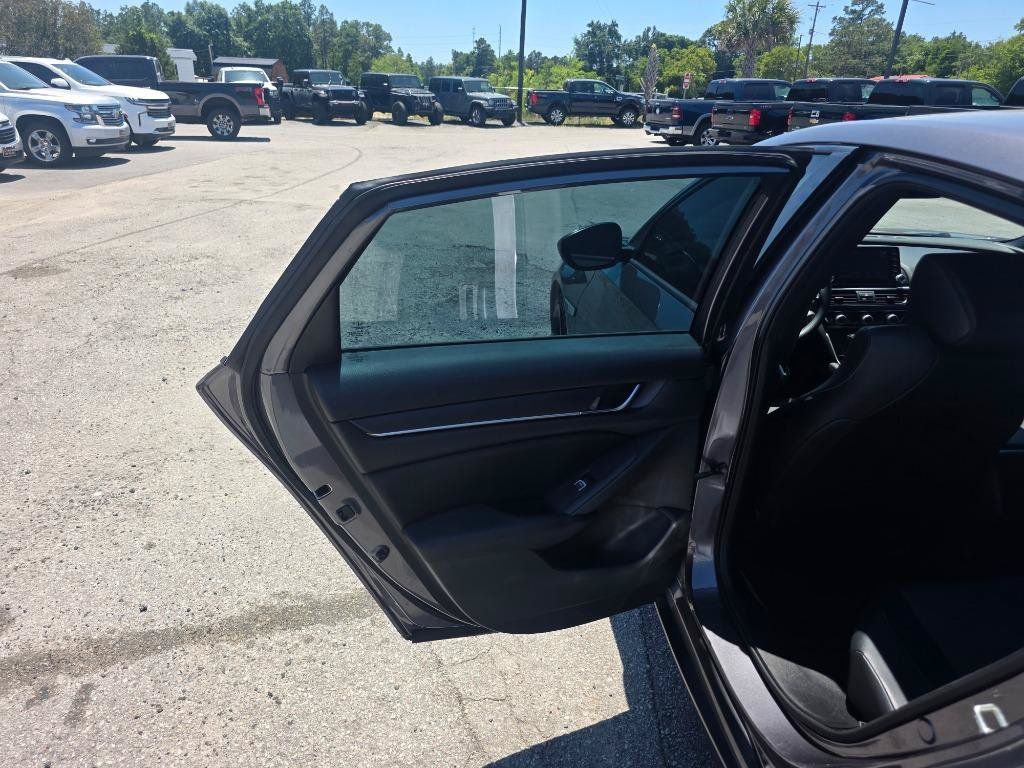 Used 2018 Honda Accord Sport image 8