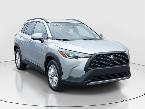 Used 2023 Toyota Corolla Cross LE image 3