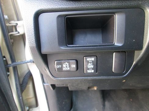 Used 2016 Toyota Tacoma TRD Off-Road w/ Towing Package image 19