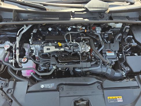 Used 2024 Toyota Prius XLE FWD image 32