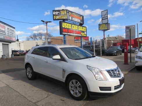 Used 2013 Cadillac SRX Luxury image 3