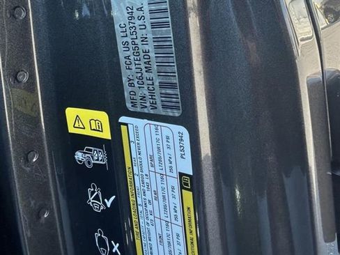 Used 2023 Jeep Gladiator Mojave w/ Cold Weather Group image 27