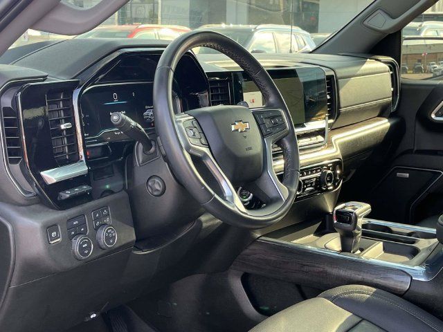 Used 2022 Chevrolet Silverado 1500 LTZ w/ LTZ Premium Package AWD/4WD image 12