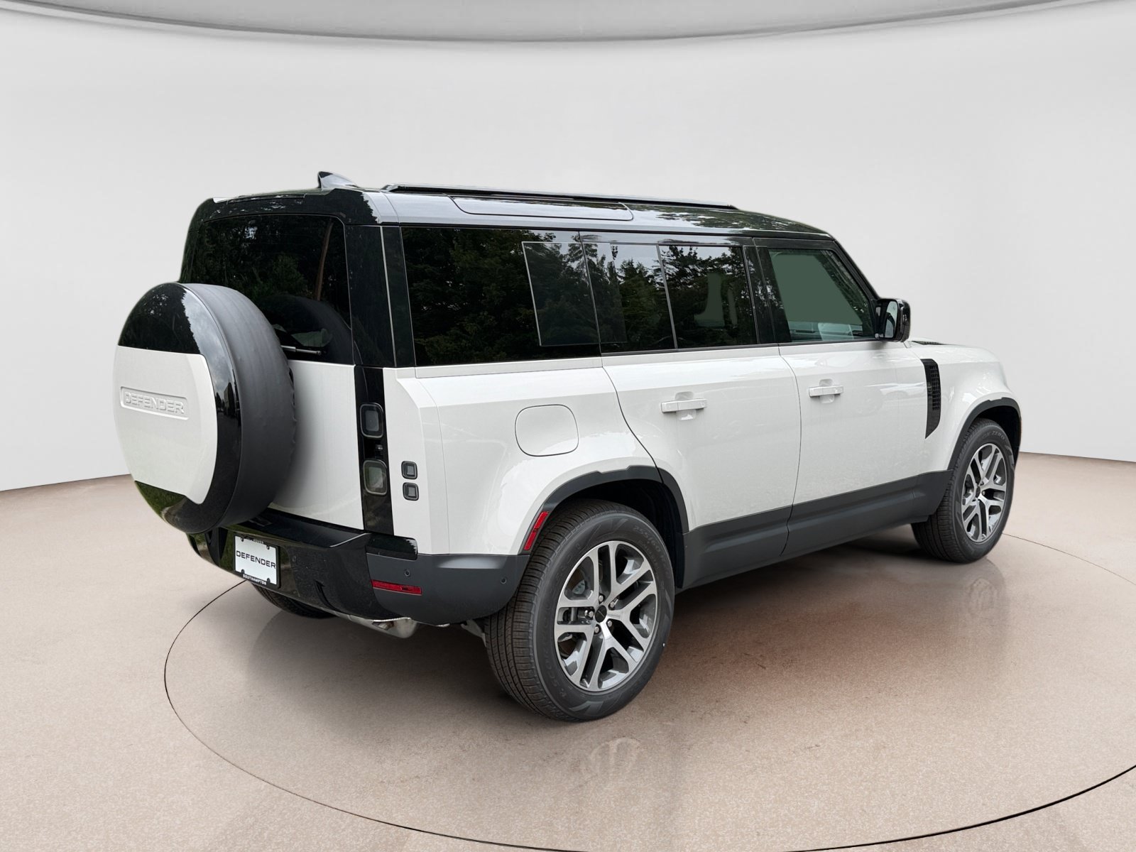 New 2026 Land Rover Defender 110 S AWD/4WD image 5