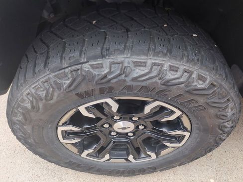 Used 2024 Chevrolet Silverado 1500 ZR2 w/ Technology Package AWD/4WD image 27