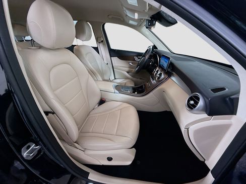 Used 2022 Mercedes-Benz GLC 300 4MATIC w/ Multimedia Package Lite image 29