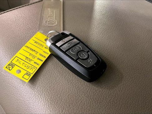 Used 2018 Ford Expedition Limited w/ Equipment Group 301A AWD/4WD image 13