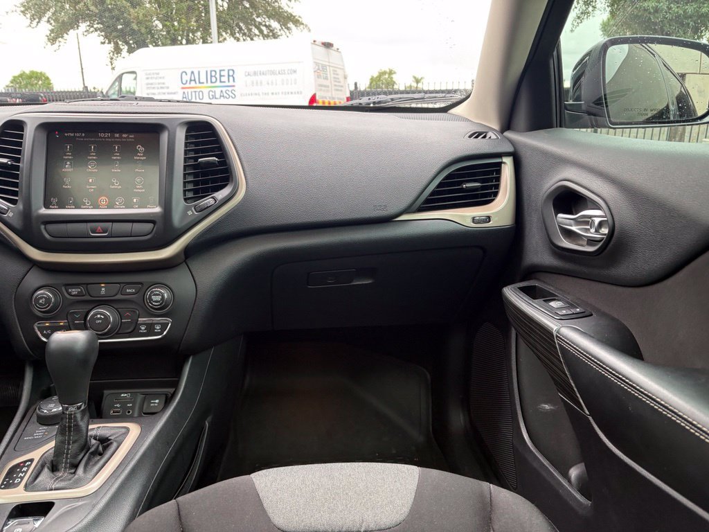 Used 2014 Jeep Cherokee Latitude w/ Trailer Tow Group AWD/4WD image 7
