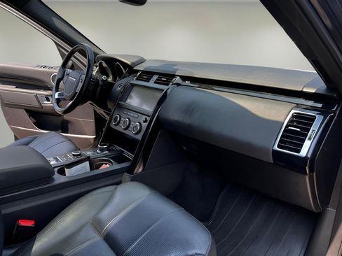 Used 2018 Land Rover Discovery SE image 34