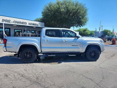 Used 2022 Toyota Tacoma SR5 RWD image 2