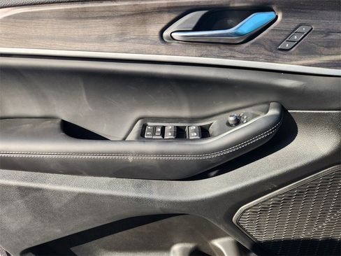 New 2025 Jeep Grand Cherokee Limited image 17